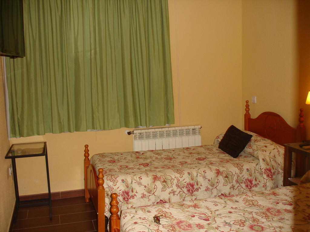 Hostal Puerta Bonita Vista Alegre Мадрид Екстер'єр фото