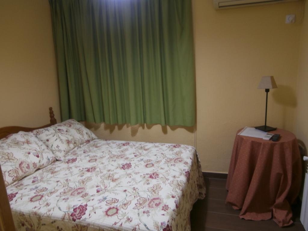 Hostal Puerta Bonita Vista Alegre Мадрид Екстер'єр фото