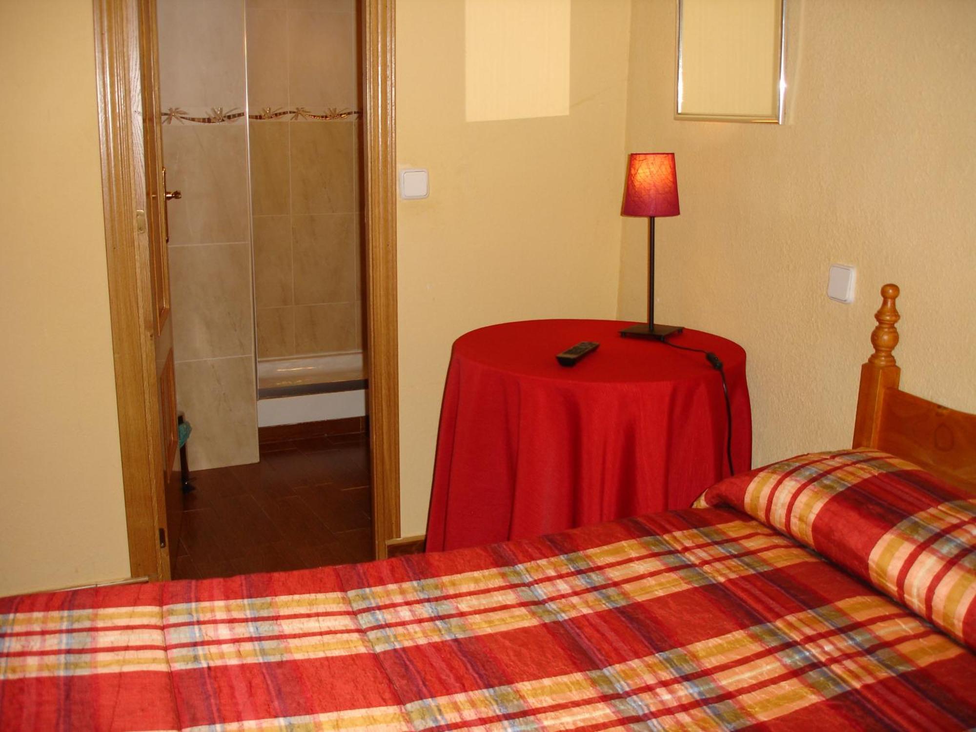 Hostal Puerta Bonita Vista Alegre Мадрид Екстер'єр фото