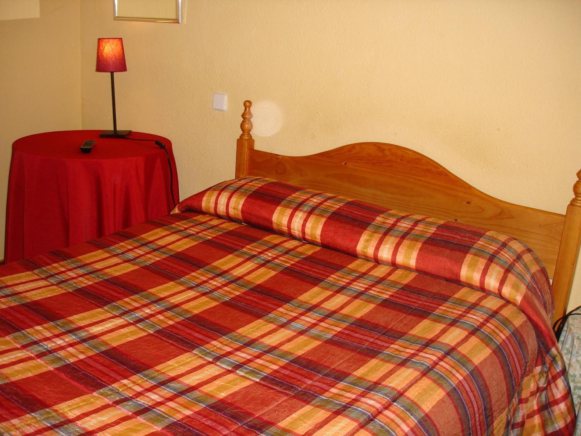 Hostal Puerta Bonita Vista Alegre Мадрид Екстер'єр фото